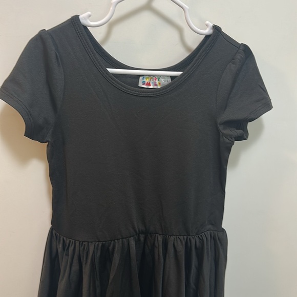 Dot Dot Smile Size 3/4 Silky & Twirly Black Kids Dress - Picture 2 of 7
